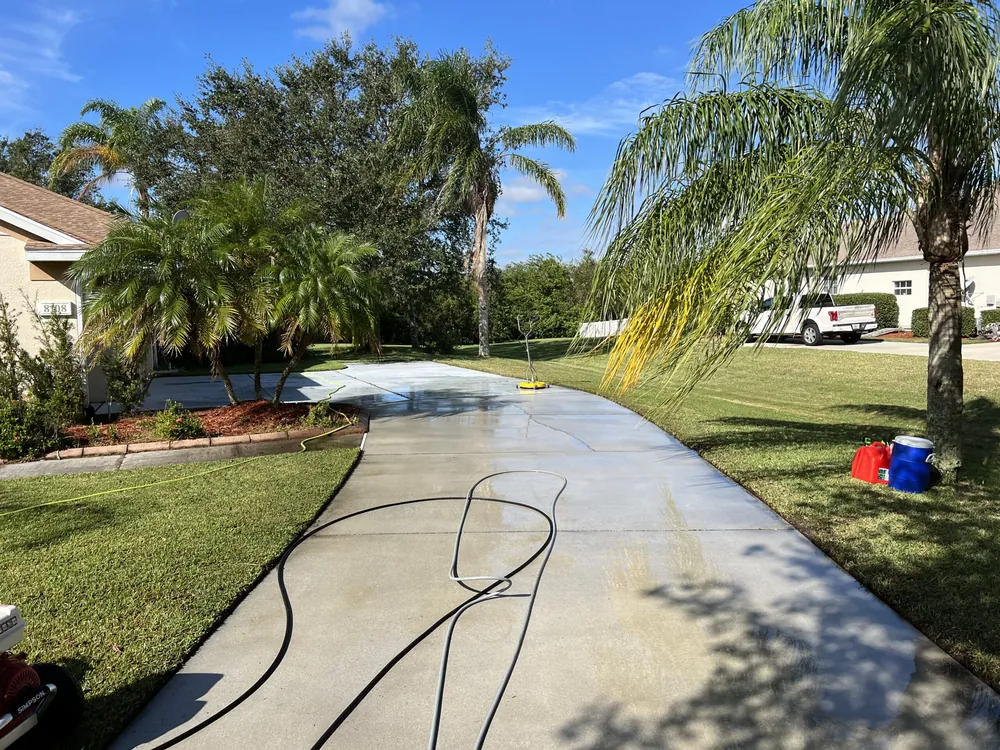 Clean white walkway after pressure washing in Lakewood Ranch